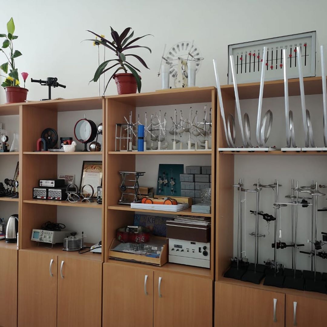 Шкафы в лаборантскую кабинета физики